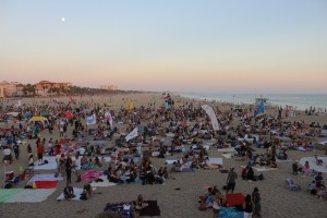 The faithful awaiting the sacrament of song